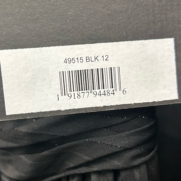 MAC DUGGAL 49515 NWT Tie Neck Tiered Halter Gown - Picture 11 of 11